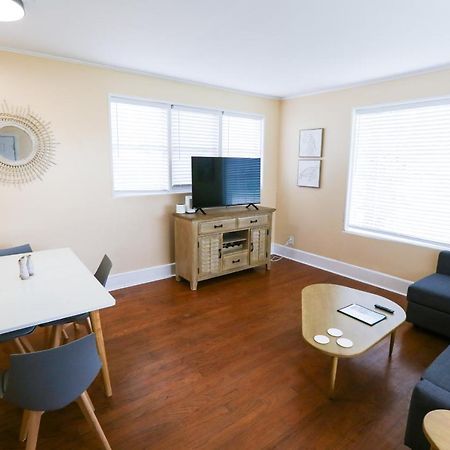 New Listing! Centrally Located Efficiency One Mile To The Beach! Jacksonville Beach Exterior foto