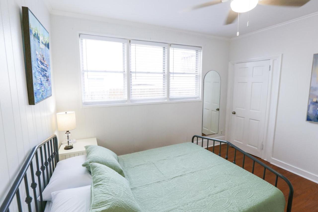 New Listing! Centrally Located Efficiency One Mile To The Beach! Jacksonville Beach Exterior foto